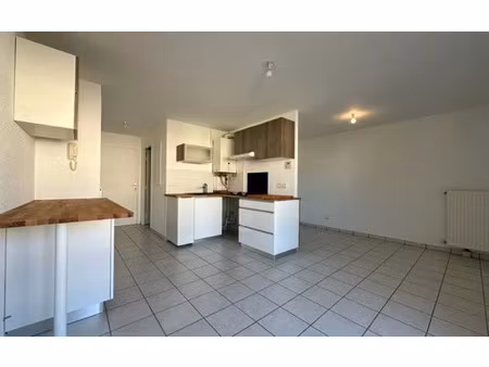 location appartement  m² t-1 à cruseilles  620 €