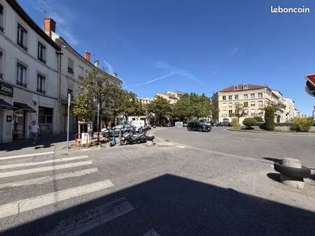 local commercial 57 m²