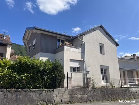 maison 10 pièces 244 m²