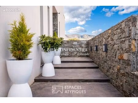 propriété 5 pièces 198 m²