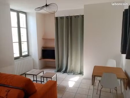 libre au 1er juin : studio meublé de 25m²  très lumineux et fonctionnel  sans vis-à-vis  a