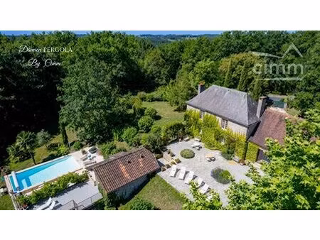 propriété d'exception en périgord noir avec activité saisonnière