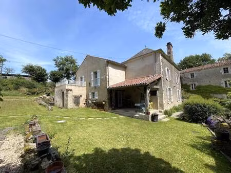 vente maison à bazoges-en-pareds (85390) : à vendre / 200m² bazoges-en-pareds