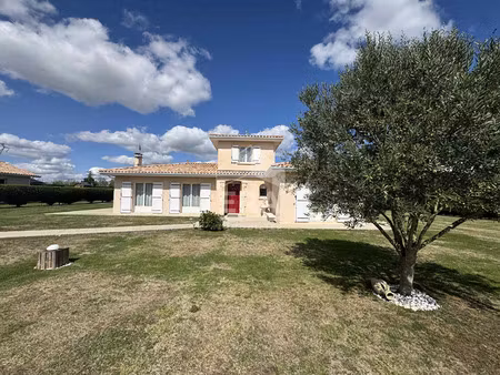 vente maison 4 pièces 148 m² bourg (33710)