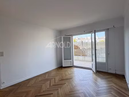 a louer - t2 41m² - passage privé - centre ville - parking - balcon