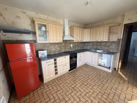 appartement t3 meuble situe au 1er etage