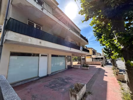 vente commerce 30 m² contes (06390)