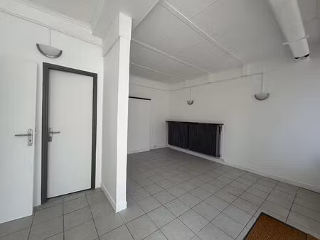 location local commercial 2 pièces  38.00m²  le chesnay