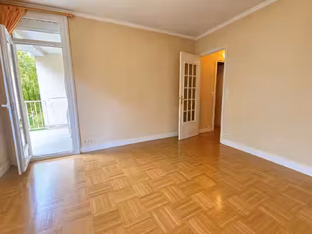 appartement traversant 4 pièces avec balcon au coeur d'olivet val