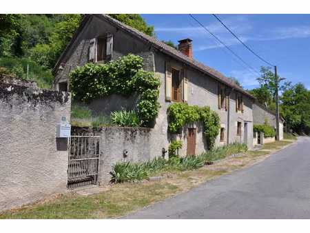 jolie maison de campagne  2 chambres et 2823 m2 de terrain