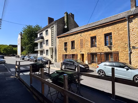 maison de pierre à rénovée de 180 m2 sh avec 1 cour en hyper centre à charleville