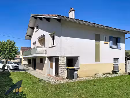 maison sur etouvans avec trois chambres sur sous sol