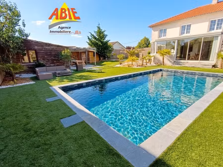 magnifique propriété avec piscine - niort souché