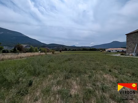 terrain à bâtir de 910 m2