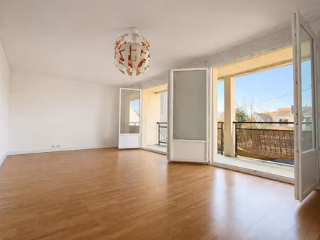 appartement familial dernier étage avec grande loggia – 108 m² – bagneux