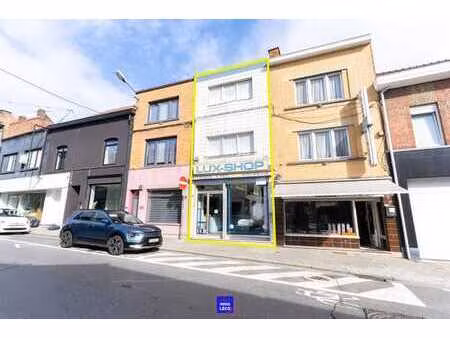 maison de commerce avec habitation et jardin  en plein cent