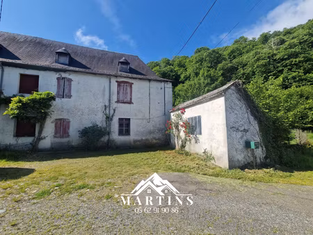 2 kms argeles. maison bigourdane mitoyenne à rénover et terr
