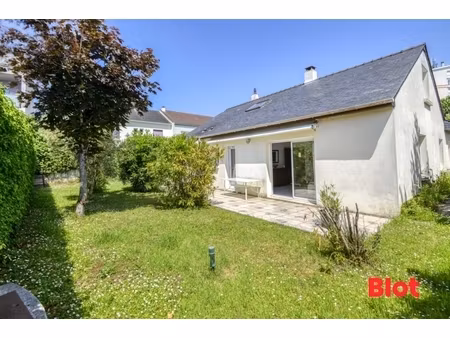 maison non mitoyenne avec deux chambres de plain-pied