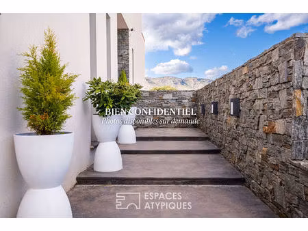 superbe villa contemporaine avec vue imprenable sur les massifs