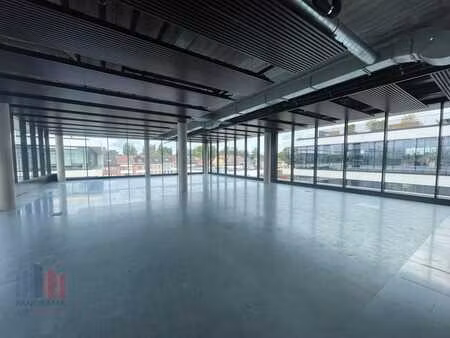 bureau clé en main de 395 m² le long de l’a12/r0