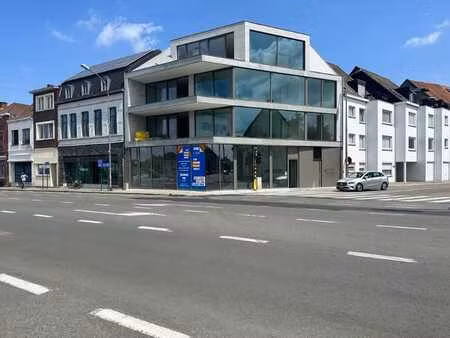 commercieel handelspand te huur op toplocatie aan station...