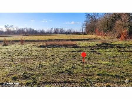 terrain à bâtir plein sud ~500m² – écoles à pied – 50 min de toulouse