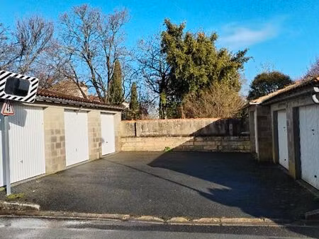 parking/box 1 pièce 15 m²