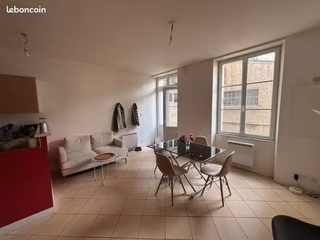 t3 duplex proche mairie ru roche d'argent meublé libre 01/07