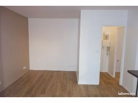 studio 1 pièce 28 m²
