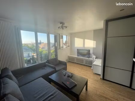 studio proche commodité et gare rer
