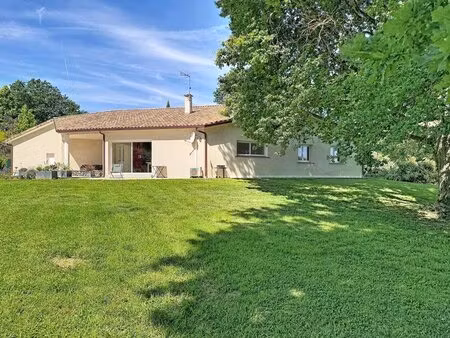 maison de 6 pièces de 232 m² à castelsarrasin