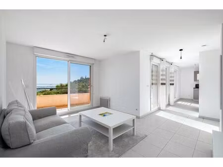 appartement 2 pièces de 59 m² à mandelieu-la-napoule