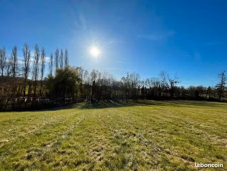 terrain 2 210 m² peronnas