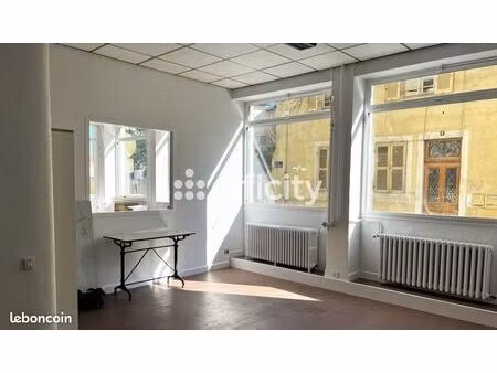 bureau 62 m²