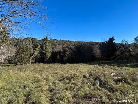 terrain 600 m² carnoules