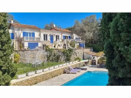 demeure d’exception avec piscine et 2 maisons d’invités