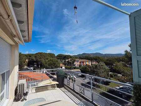 fréjus - 3 pièces - dernier étage – terrasse 15 m² – vue dégagée + aperçu mer – garage