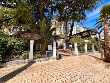 hyères centre – murs commerciaux avec extérieur privatif de 150 m²