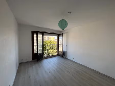 location appartement 1 pièce 21 m² à carpentras (84200)  420 €