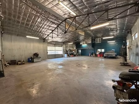 local d’activité 240 m² avec bureaux et terrain – accès a51