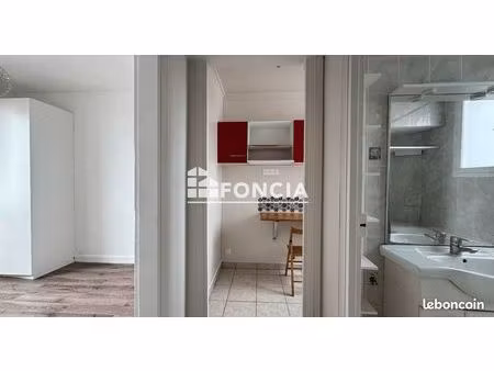 studio au plan parfait  ultra lumineux  en dernier étage