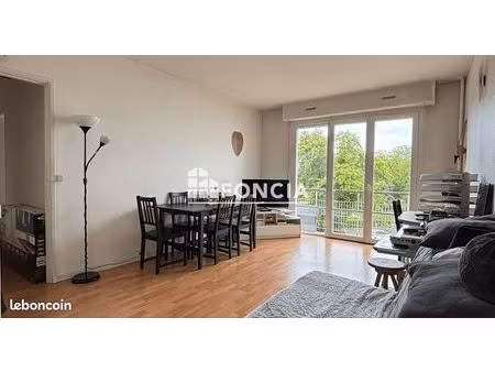 f3 de 64 m2 a ris orangis avec balcon et cave