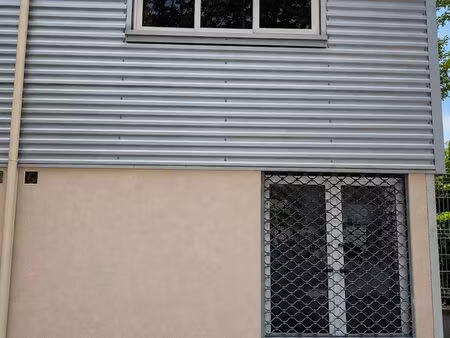local commercial  entrepôt