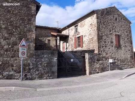 vend maison en pierre