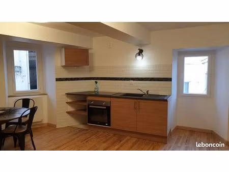 maison de ville sur 3 niveaux à louer