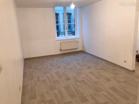 f3 / t3 dans petit immeuble calme