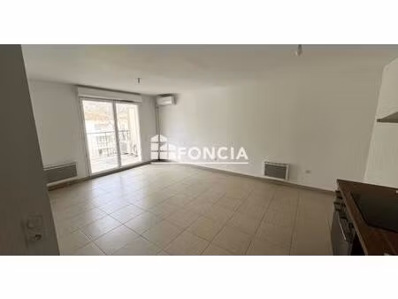 appartement t3 dernier étage avec terrasse et parking privatif – bormes-les-mimosas