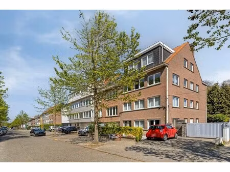 opbrengstgebouw met 4 appartementen  tuin en parking in strombeek-bever