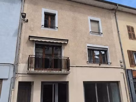 petit immeuble centre ville d 'oyonnax appartement 160 m² + commerce loué en rdc
