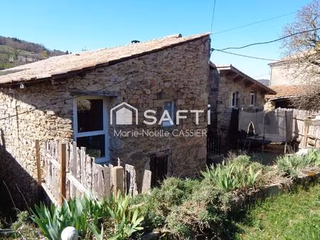authentique maison ardéchoise en pierre avec dépendances  au calme dans un petit hameau